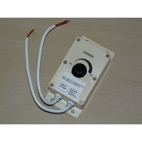 Nástenný stmievač pre LED pásy s napájaním AC 220/240V