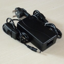 Desktop napájací zdroj DC12V 60W 5A s vypínačom